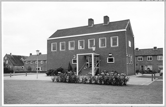 Gemeentehuis aan de Zuidzijde in Goudriaan