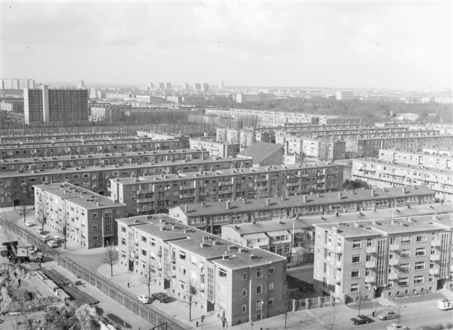 Uitzicht over nieuwbouw vanaf het Erasmusplein.