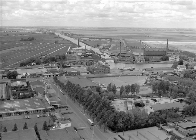 Uitzicht over een industriegebied vanaf de PTT toren