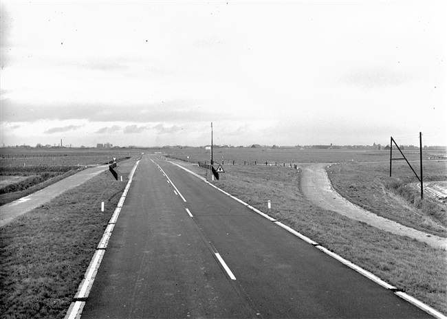 Provinciale weg S47/N215 op Goeree-Overflakkee, 1961