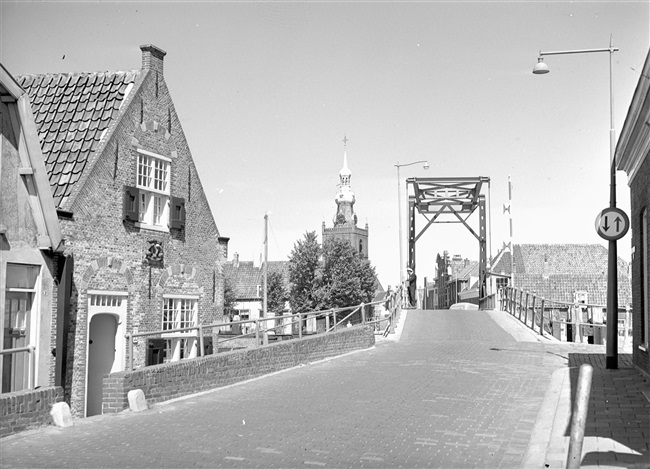 De Hogebrug over de Delfshavense Schie in Overschie