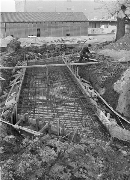 De bouw van de 's-Molenaarsbrug over de Heimanswetering