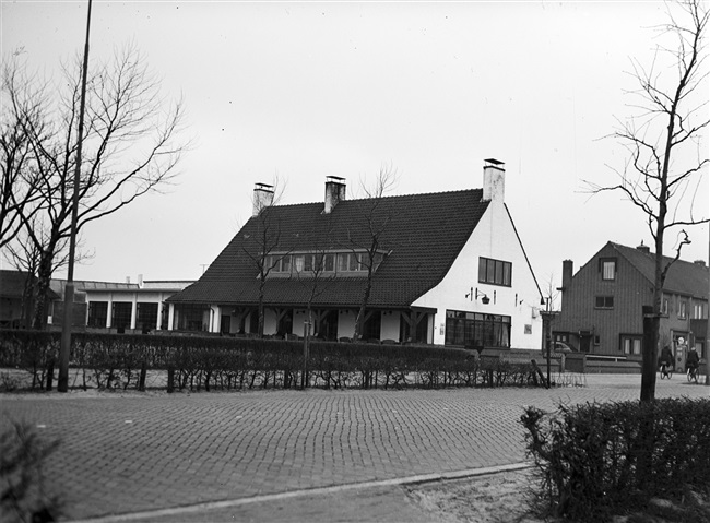 Hotel De Gouden Leeuw aan de Veurseweg 180