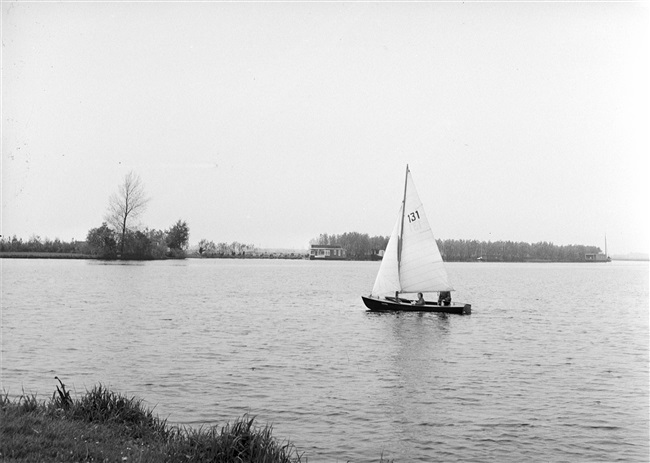 Zeilbootje op de Kagerplassen