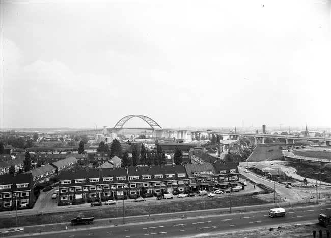 Van Brienenoordbrug in Rotterdam, 1965