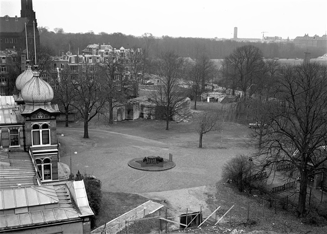 Moorse Paleis en bunker in Haagsche Dierentuin, 1960