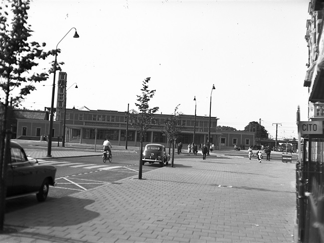 Station Leiden Centraal en de Stationsweg in Leiden