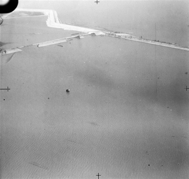 De Watersnoodramp van 1953. Een groot deel van Goeree-Overflakkee is overstroomd. Foto Rijkswaterstaat.