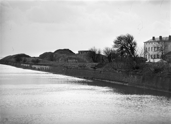 Duitse bunkers in Hellevoetsluis, 1954