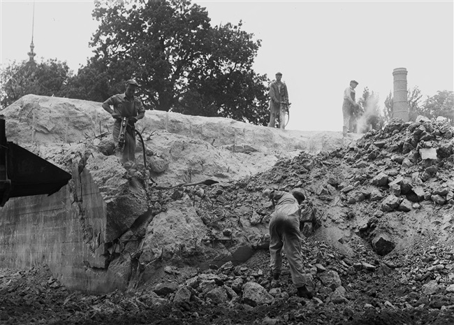 Bunker aan de Koningskade in Den Haag wordt gesloopt, 1960