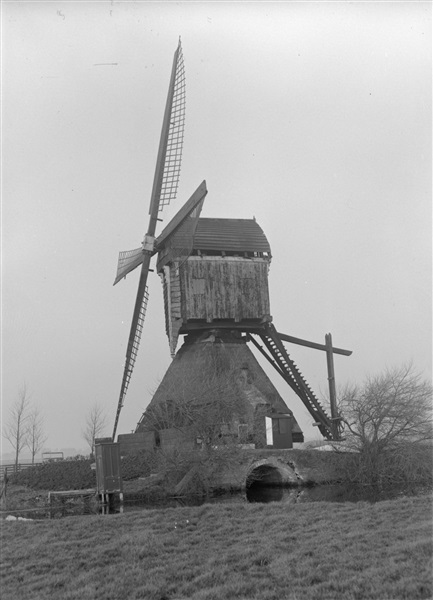 Wipmolen voor het bemalen van de polder