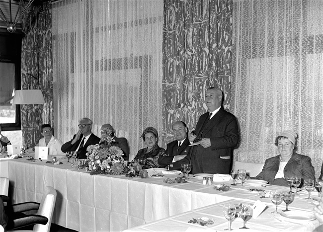 Deerenberg spreekt bij de overdracht van De Hoorn, 1961