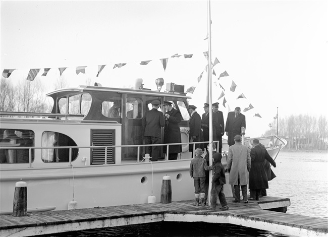 De Provincie Zuid-Holland na tewaterlating in Kaag, 1961