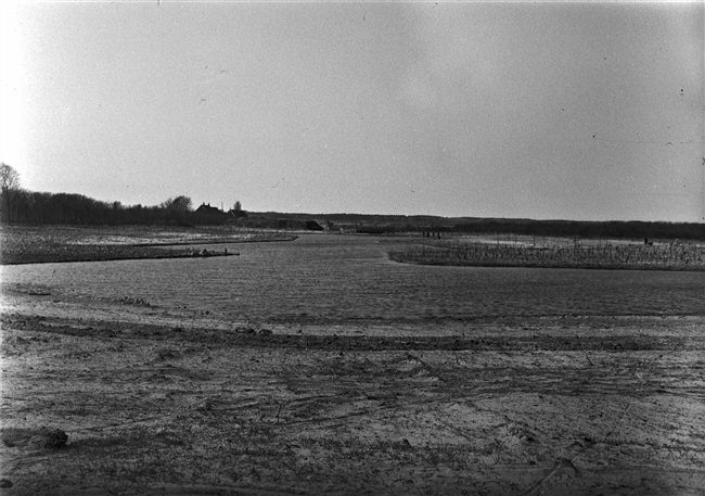 Tankgracht wordt vijver op landgoed Nieuw Leeuwenhorst, 1956