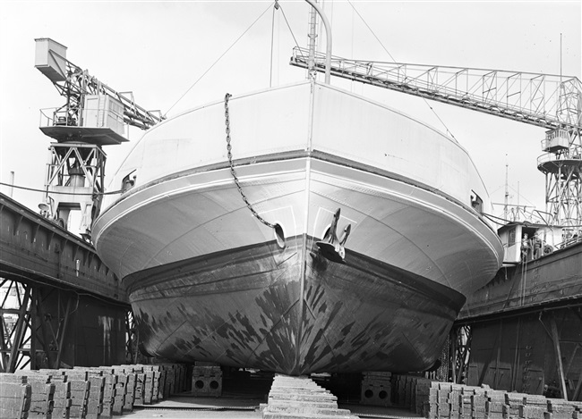 Romp met anker van de veerboot Haringvliet, 1958