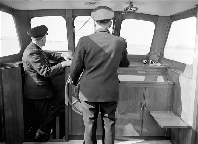 Stuurhut van motorjacht de Provincie Zuid-Holland, 1961