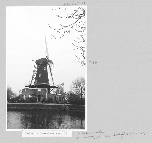 Korenmolen De Bernissemolen in Geervliet, 1972