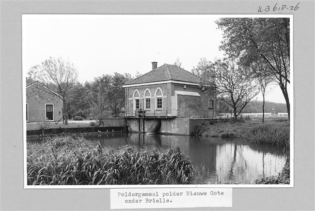 Gemaal in de polder Nieuwe Gote bij Brielle, 1972