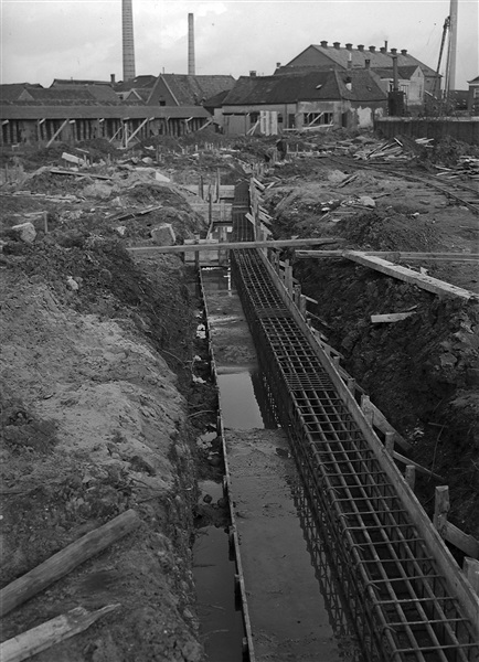 De bouw van de 's-Molenaarsbrug over de Heimanswetering