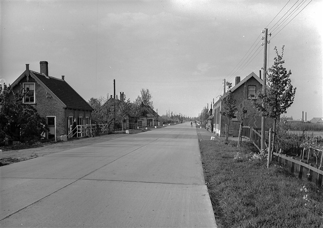 Strijensedijk, een betonweg tussen Strijen en 's-Gravendeel