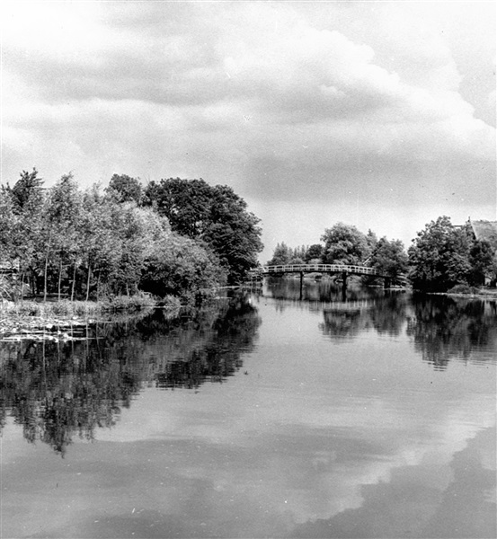 De omgeving van Giessenburg gezien vanaf de Giessen.