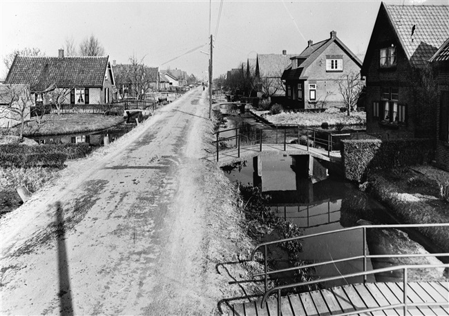 De Capellelaan, Tertiaire weg T57, in Ammerstol