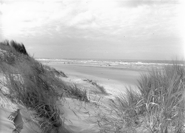 Het strand van Ouddorp. De provincie Zuid-Holland maakt stranden beter bereikbaar door het aanleggen of verbeteren van wegen ernaartoe.