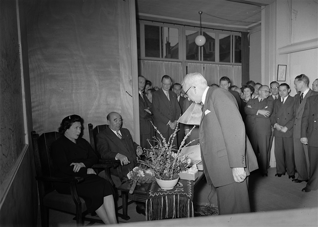 Het 25-jarig ambtsjubileum van ir. D.M. Mathlener, adjunct-directeur-hoofdingenieur van de Provinciale Waterstaat in Zuid-Holland.