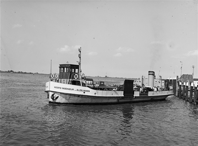 Veerboot Hoofdingenieur van Elzelingen bij Maassluis, 1951