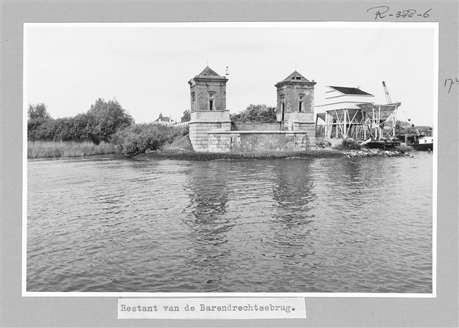 Tolhuisjes van Barendrechtsebrug bij Barendrecht, 1971