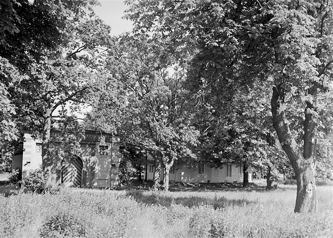 Gebouwen van Haagsche Dierentuin in Den Haag, 1958