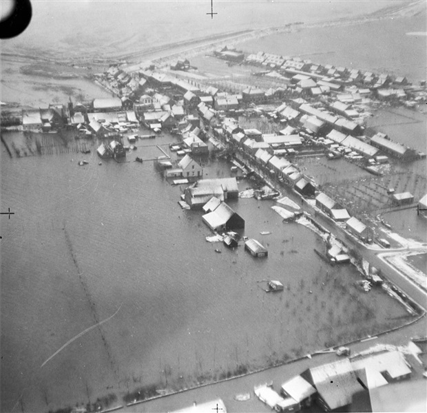 De Watersnoodramp van 1953. Een groot deel van Goeree-Overflakkee is overstroomd. Foto Rijkswaterstaat.