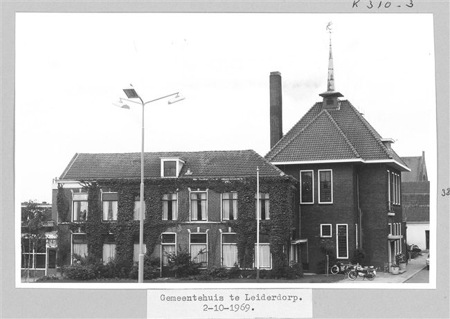 Gemeentehuis aan de Hoofdstraat 1 in Leiderdorp, 1969