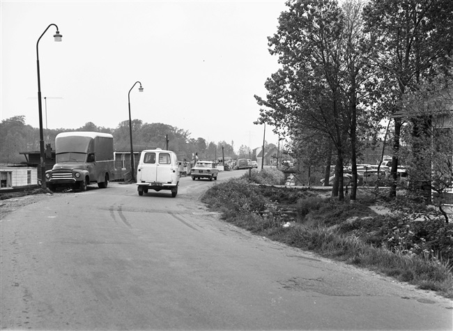 De Haarlemmerweg in Leiden richting Oegstgeest.