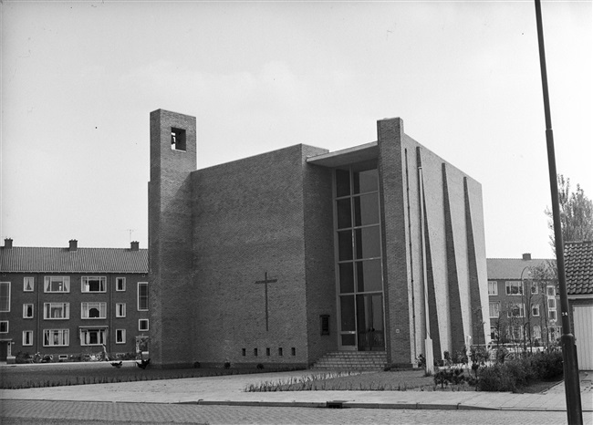 Kerkgebouw De Hoeksteen van de Nederlandse Protestanten Bond, aan de Prins Bernhardlaan. In 2007 is het gebouw gesloopt.