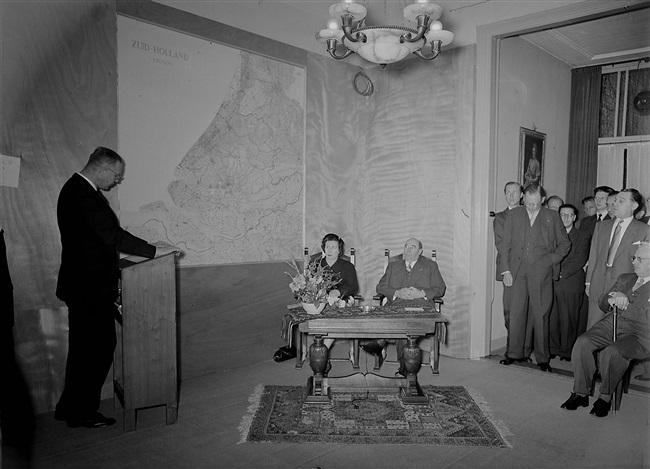 Het 25-jarig ambtsjubileum van ir. D.M. Mathlener, adjunct-directeur-hoofdingenieur van de Provinciale Waterstaat in Zuid-Holland.