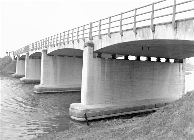 De Lingebrug over de Linge bij Leerdam