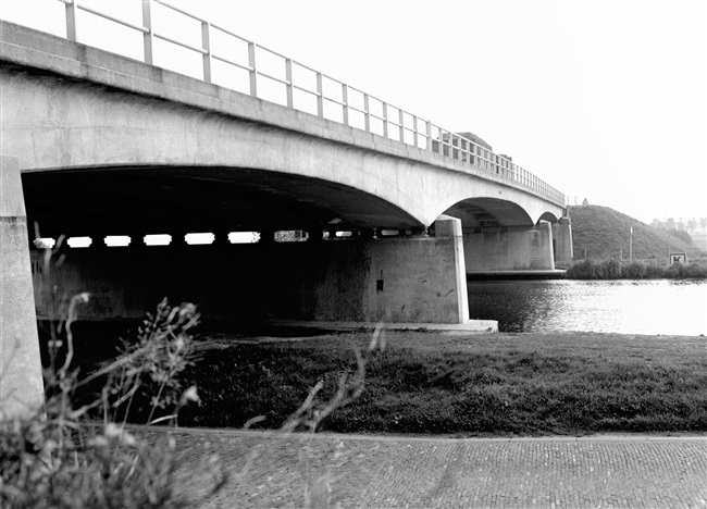 De Drechtbrug (N207) over de Drecht