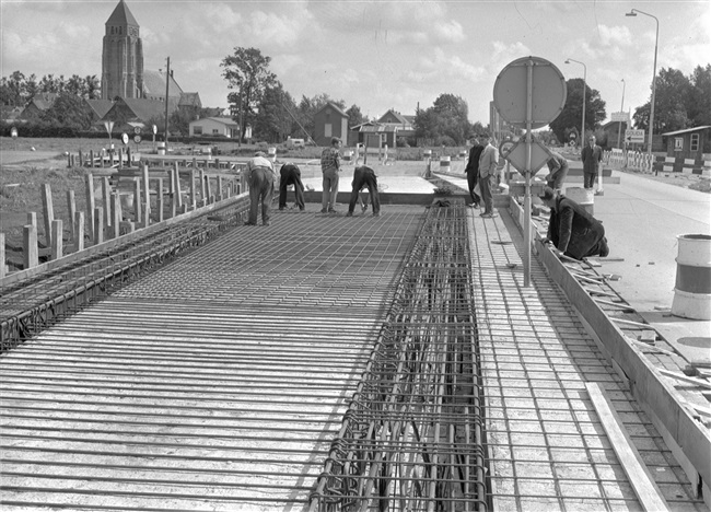 IJzervlechters bij de kruising S29/S30 in Bergambacht