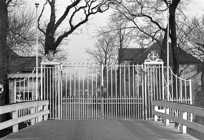 De tol bij het Warmonderhek, 1961