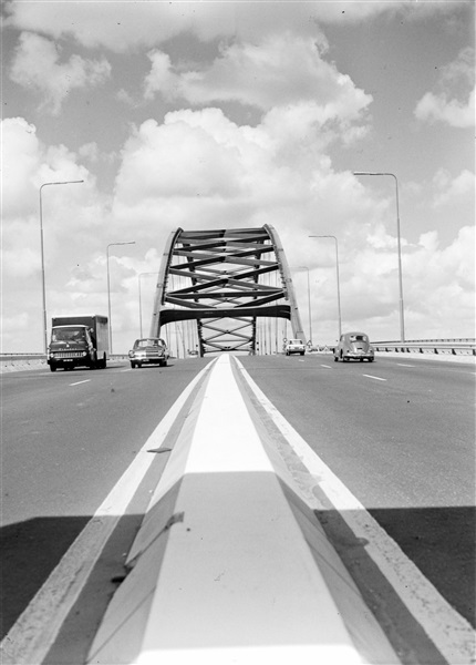 Van Brienenoordbrug in Rotterdam, 1965