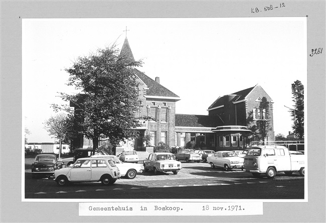 Gemeentehuis aan het Raadhuisplein 1 in Boskoop, 1971