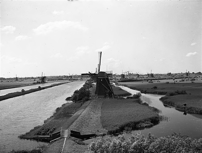 Overwaard Molens en Nederwaard Molens in Kinderdijk, 1949