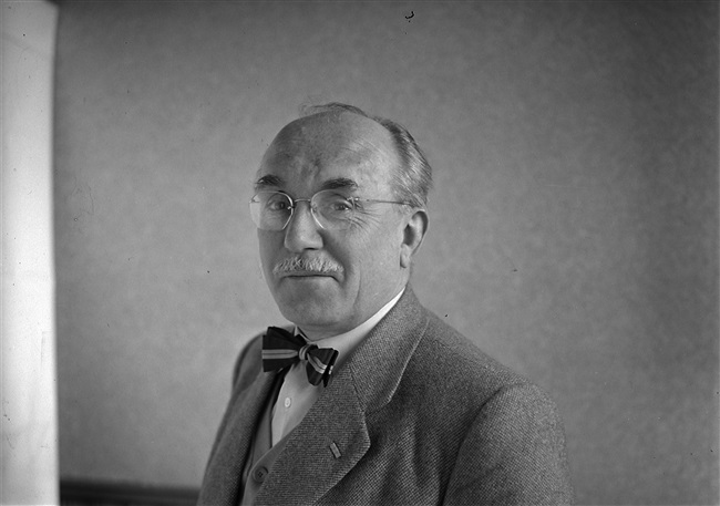 De heer M.C. van Keule, afdelingschef van de Provinciale Griffie. Van Keule vervaardigde samen met H. Ph. Ingwersen als hobby een aantal films voor de Provinciale Waterstaat in Zuid-Holland.