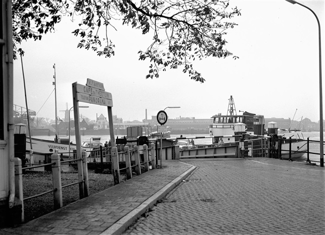 Veerdienst XIII bij de Veerdam in Papendrecht, 1961