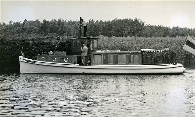 Het Statenjacht mr. P.L.F. Blussé in De Biesbosch, 1955