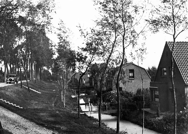 Waarschijnlijk de Oud-Beijerlandsedijk in Oud-Beijerland, 1946