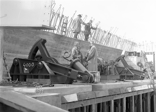 Het bewegingsmechanisme van de in aanbouw zijnde St. Sebastiaansbrug.