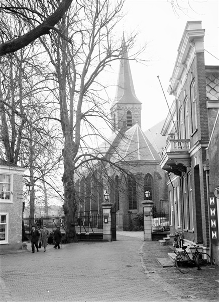 De Dorpskerk aan het Plein