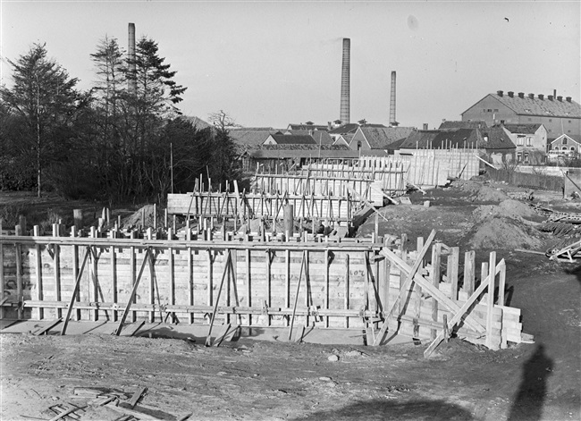 De bouw van de 's-Molenaarsbrug over de Heimanswetering